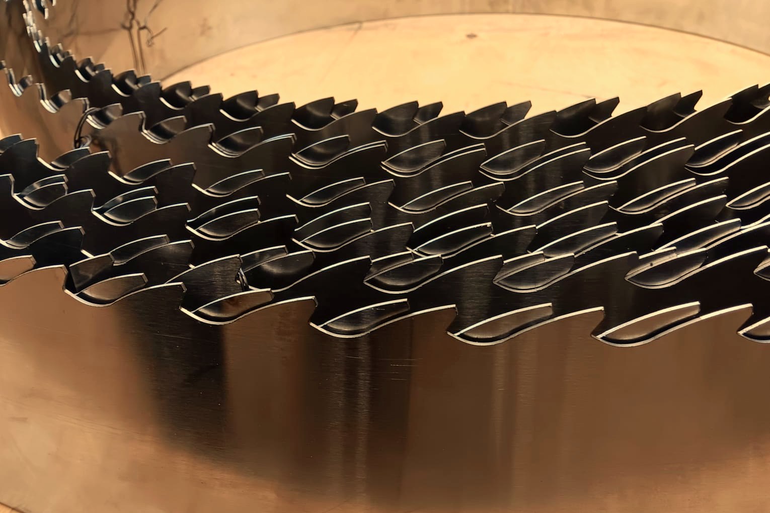 Wide industrial band saw blades with stellite teeth by Linsapro
